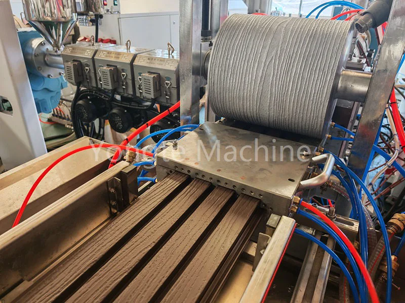 Que material pode ser usado na máquina Yongte WPC?