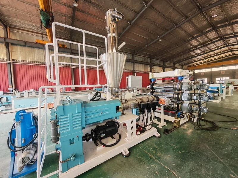 Linha de extrusão de folha de PVC de 600 mm para cliente na China