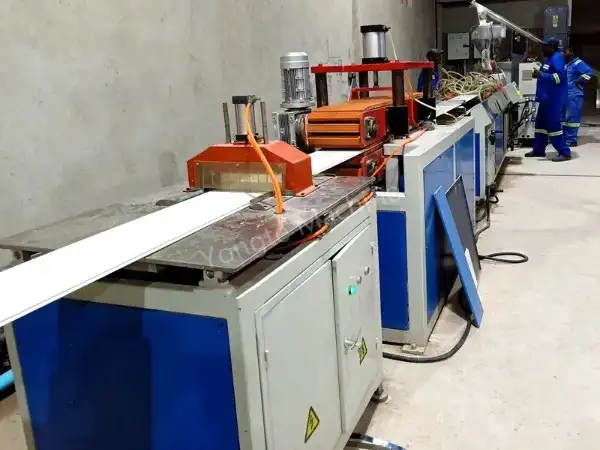 Máquina africana para fabricar teto de PVC