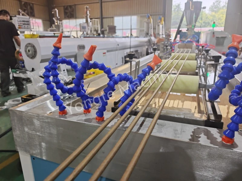 Máquina para fabricar tubos WPC da China com quatro cavidades