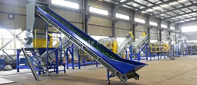 Plastic recycling machine
