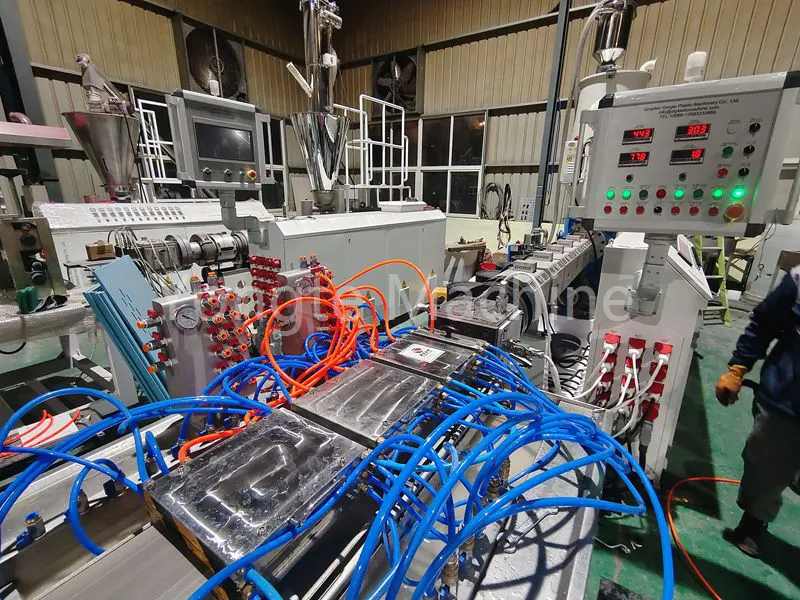 Linha de extrusão de madeira plástica