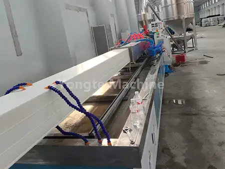 Máquina de calha de chuva em PVC