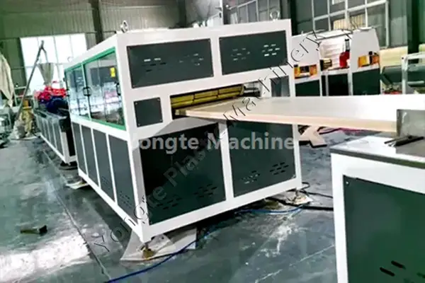 Máquina russa de painel de porta WPC