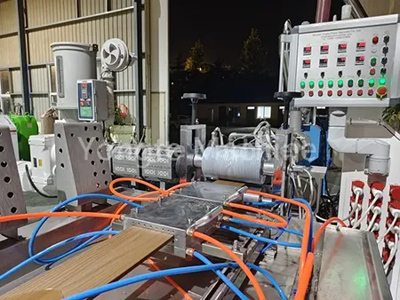 Máquina para fazer cercas WPC